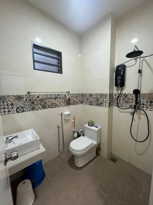 Hadeerna Homestay - Double Storey Terrace Chemor Exterior foto